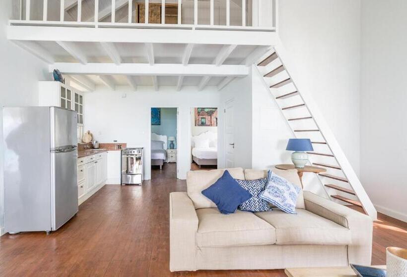 پانسیون Sirena Bay Estate