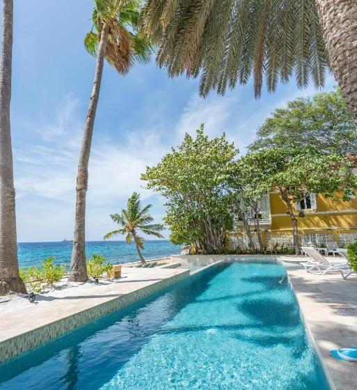 پانسیون Sirena Bay Estate