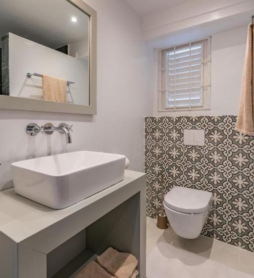 پانسیون Sirena Bay Estate