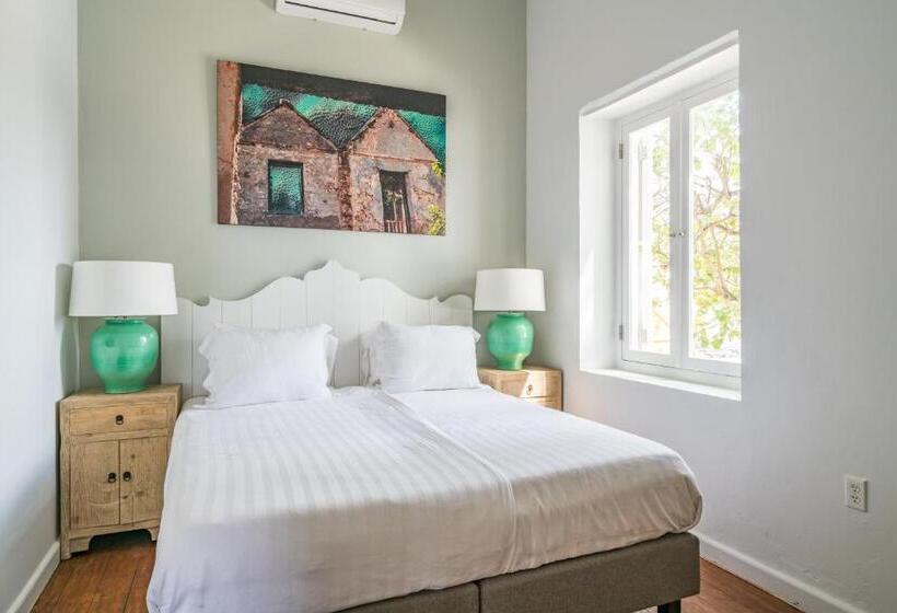 پانسیون Sirena Bay Estate