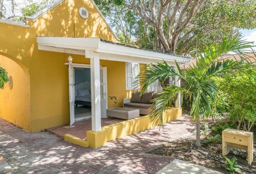 پانسیون Sirena Bay Estate