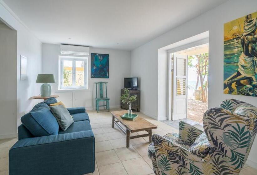 پانسیون Sirena Bay Estate