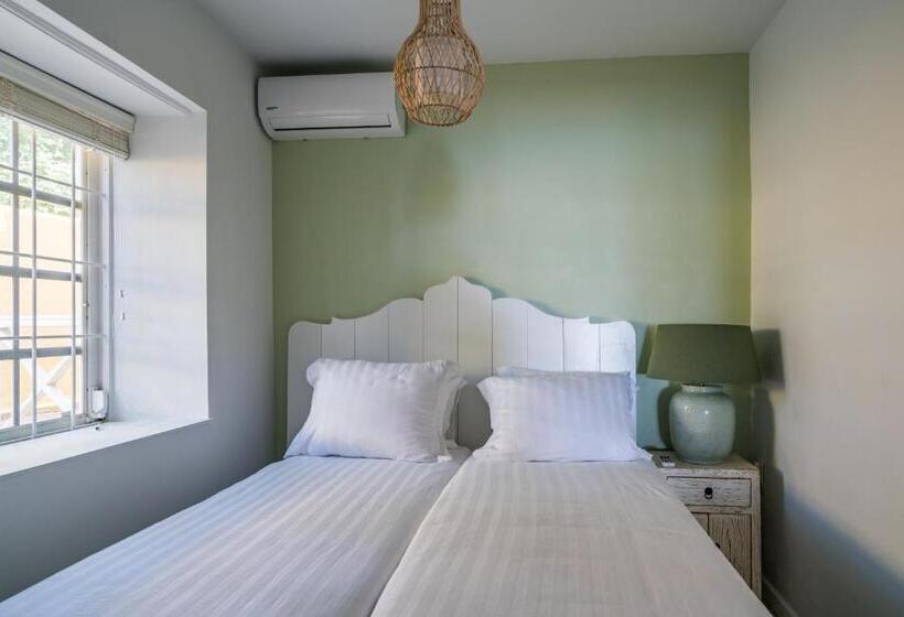 پانسیون Sirena Bay Estate