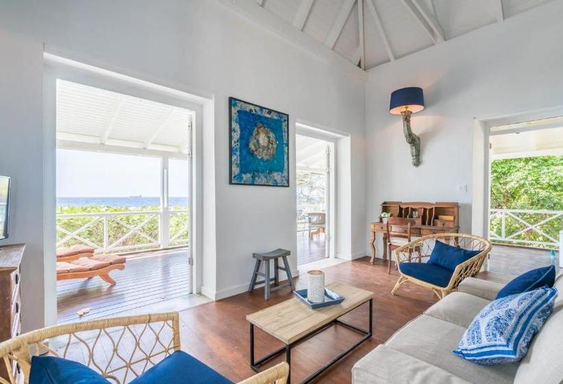 پانسیون Sirena Bay Estate