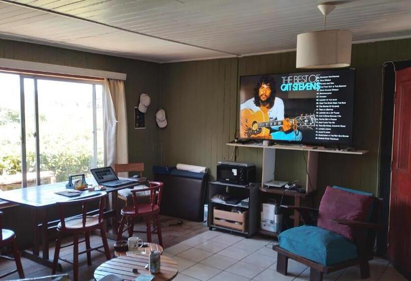 پانسیون Volcano & Lake Family Hostel