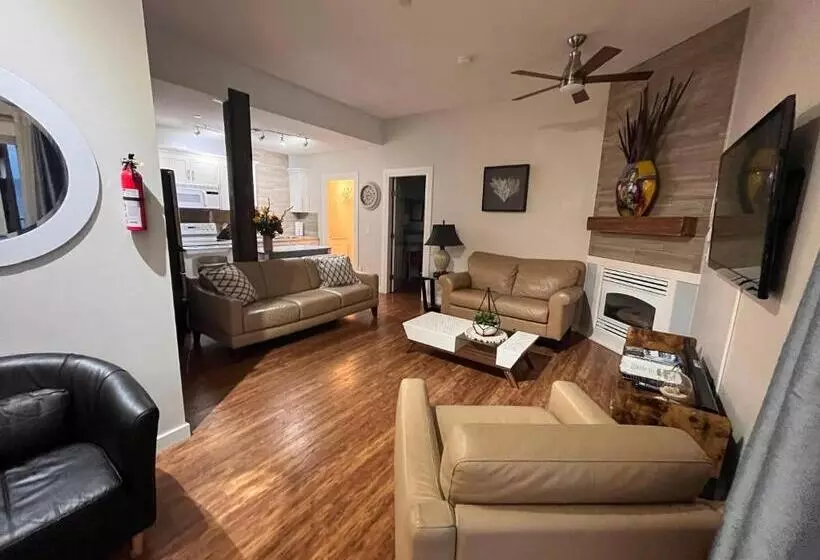 Majatalo Heart Of Peachland