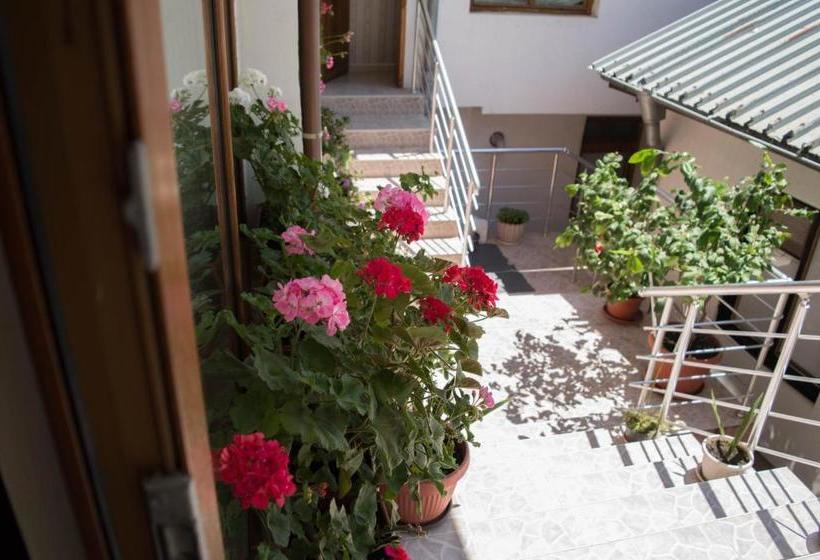 پانسیون Guest House Byki