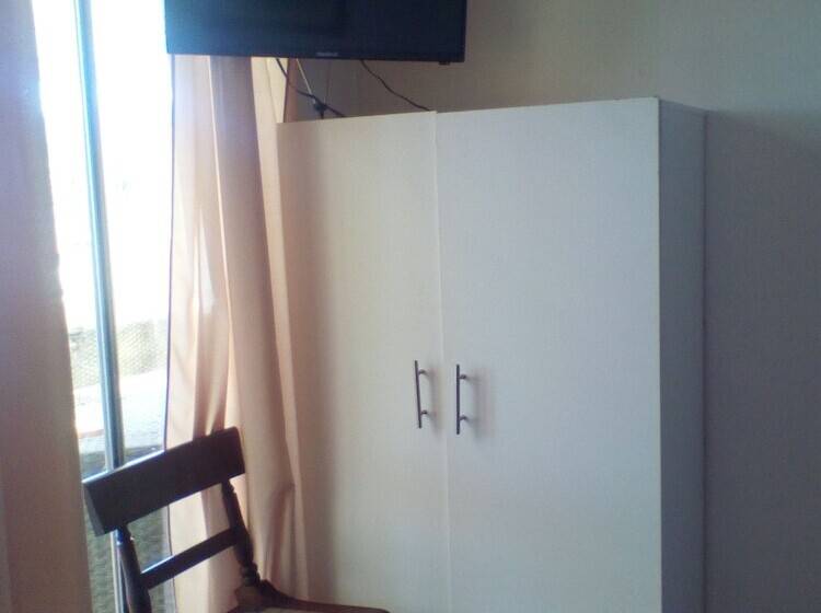 پانسیون Hostel Del Prado