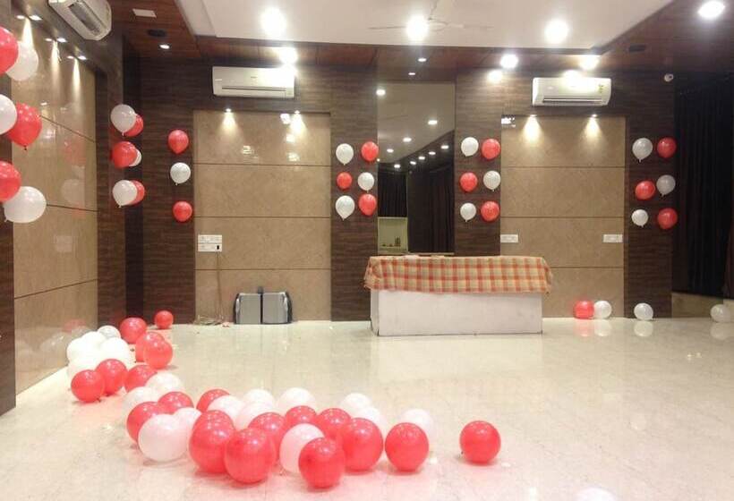 هاستل Royal Rituals