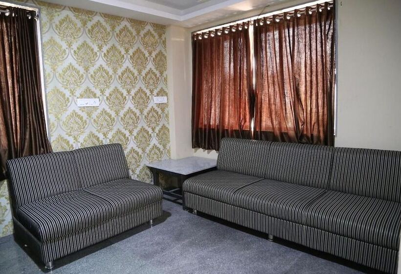 هاستل Royal Rituals