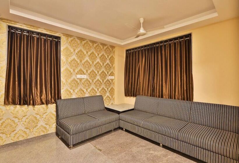 هاستل Royal Rituals