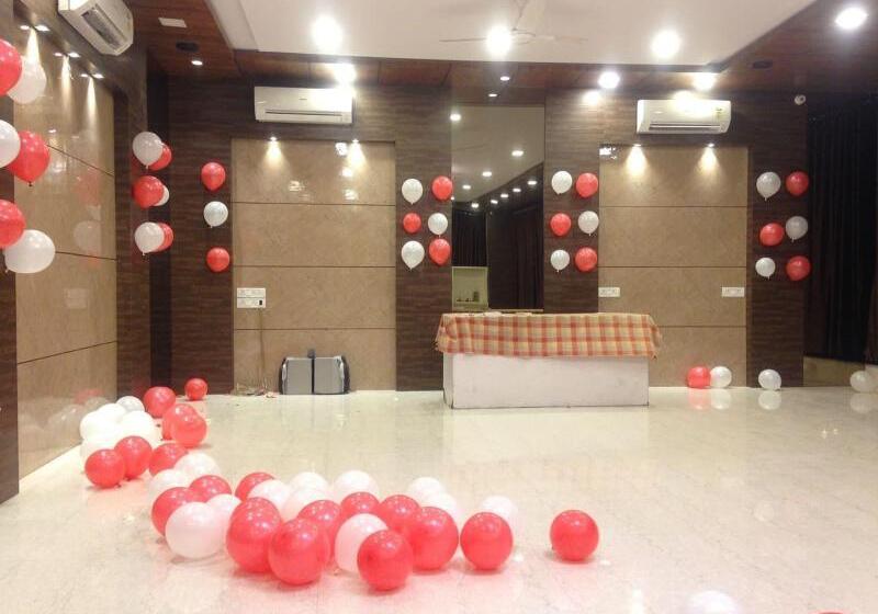 هاستل Royal Rituals