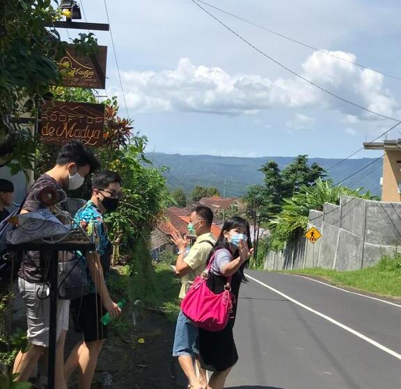 ペンション Umah De Madya & Rooftop De Madya