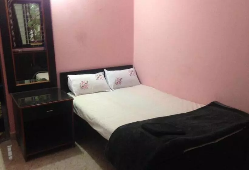 ペンション All Seasons Guest House