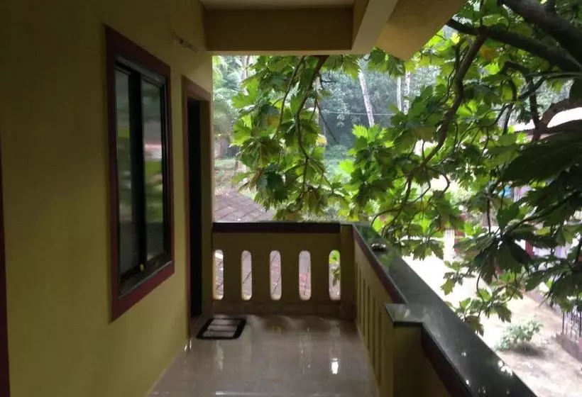 ペンション All Seasons Guest House