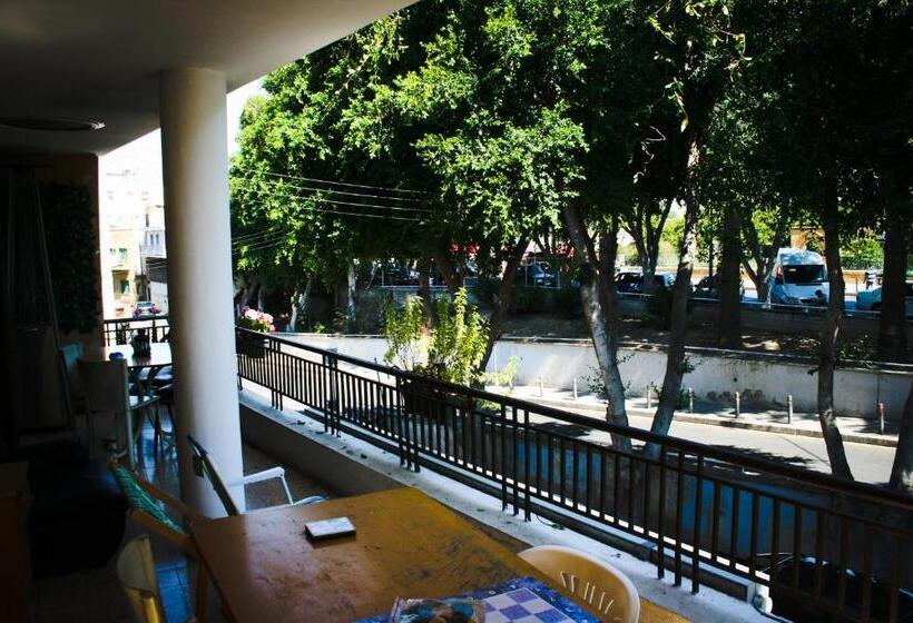 Xanthis Hostel Nicosia City Centre