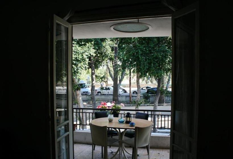 Xanthis Hostel Nicosia City Centre