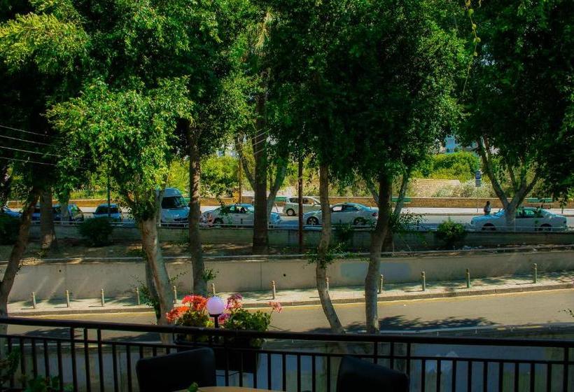 Xanthis Hostel Nicosia City Centre