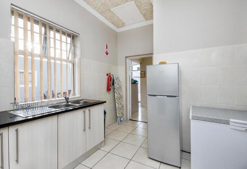 Пансион Newtondale Self Catering