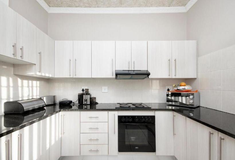 Пансион Newtondale Self Catering