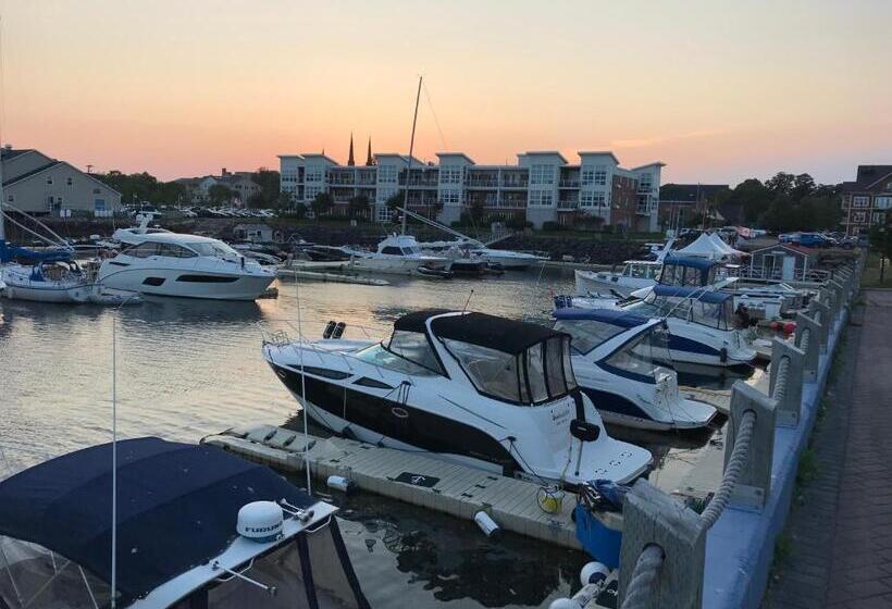 هاستل Water Suites