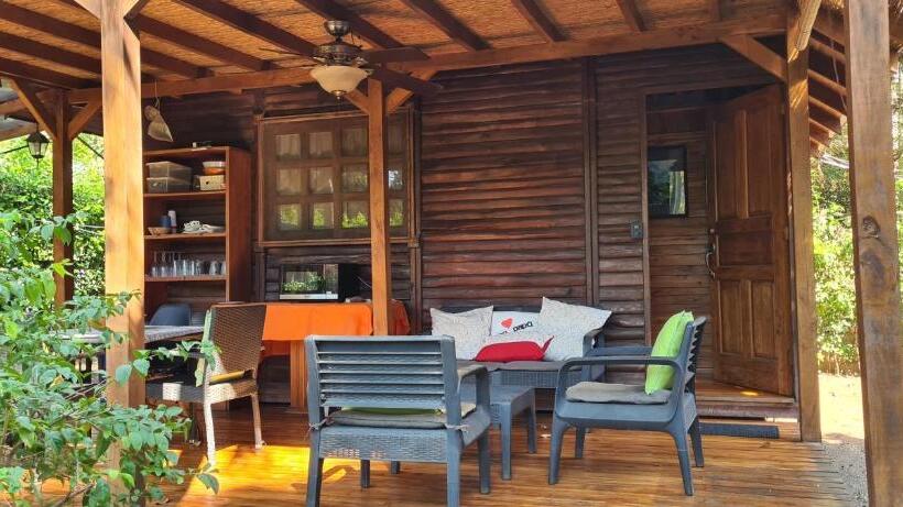 פנסיון Congos Hostal Y Camping