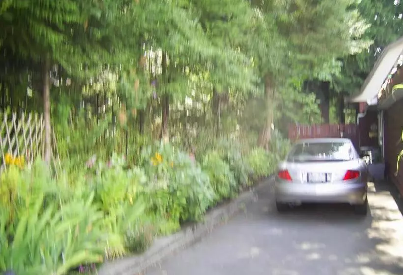 Majatalo Garden House