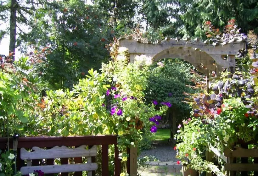 Majatalo Garden House