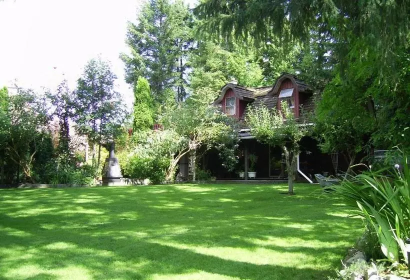 Majatalo Garden House