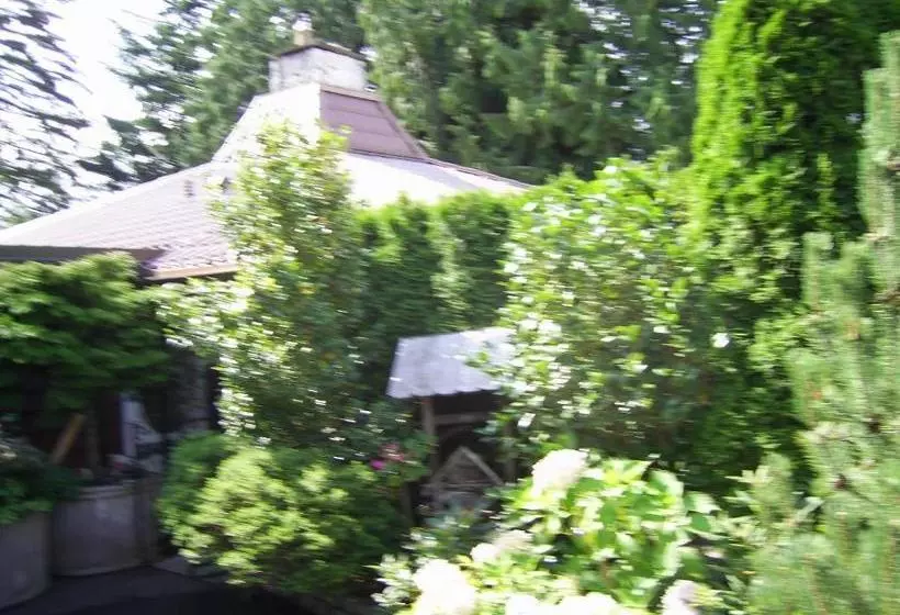 Majatalo Garden House