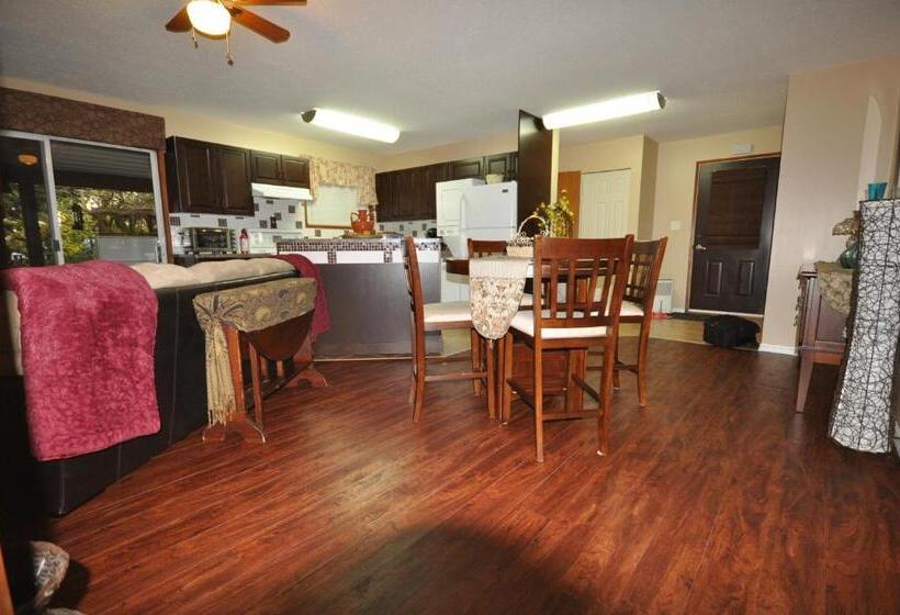 پانسیون Garden House