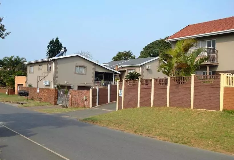 Majatalo Acquila Guest House