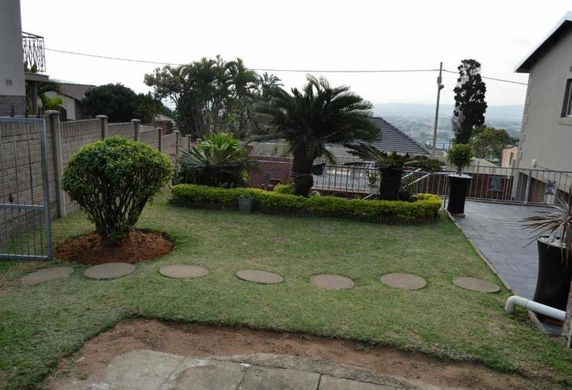 פנסיון Acquila Guest House