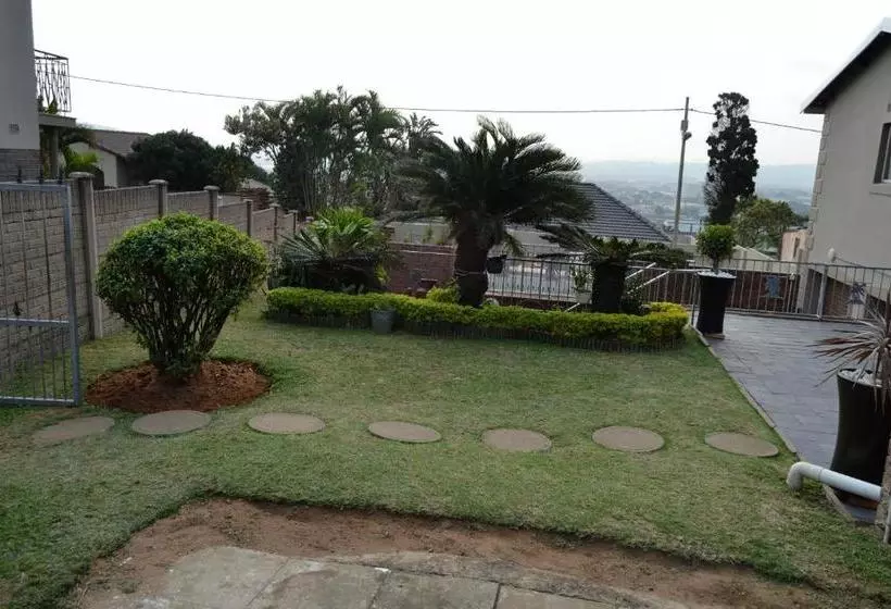 Majatalo Acquila Guest House