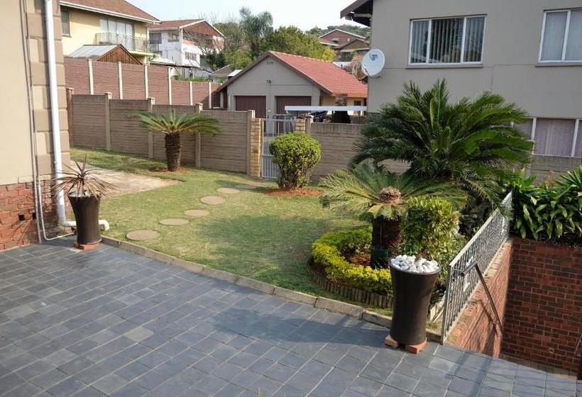 פנסיון Acquila Guest House