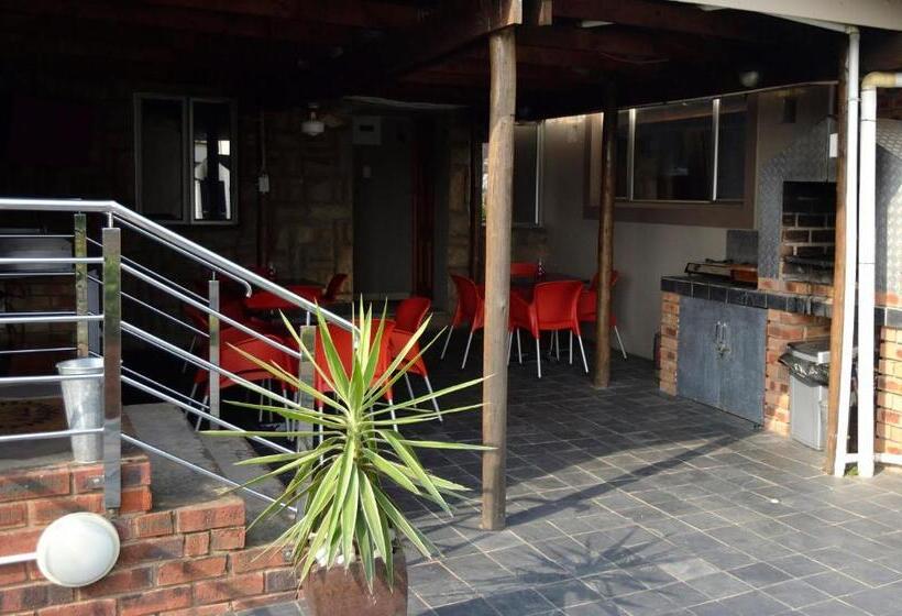 פנסיון Acquila Guest House