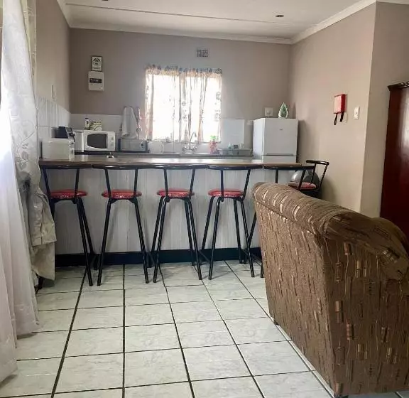 Majatalo Acquila Guest House