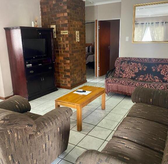 פנסיון Acquila Guest House