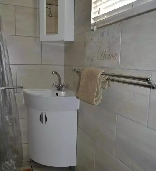 Majatalo Acquila Guest House