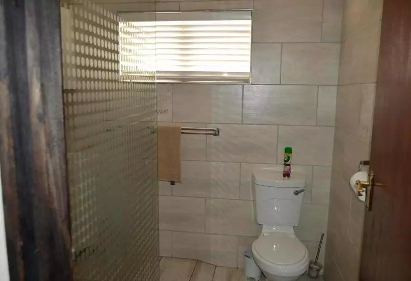 Majatalo Acquila Guest House