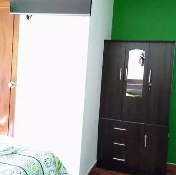 پانسیون Hostal El Parque