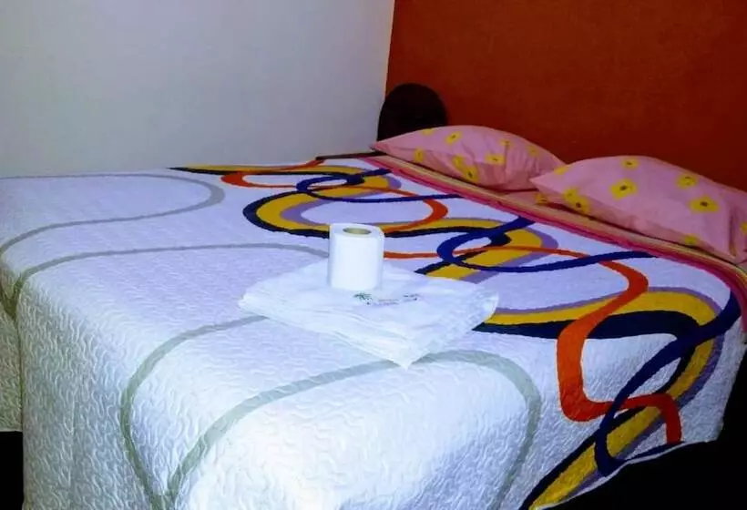 پانسیون Hostal El Parque