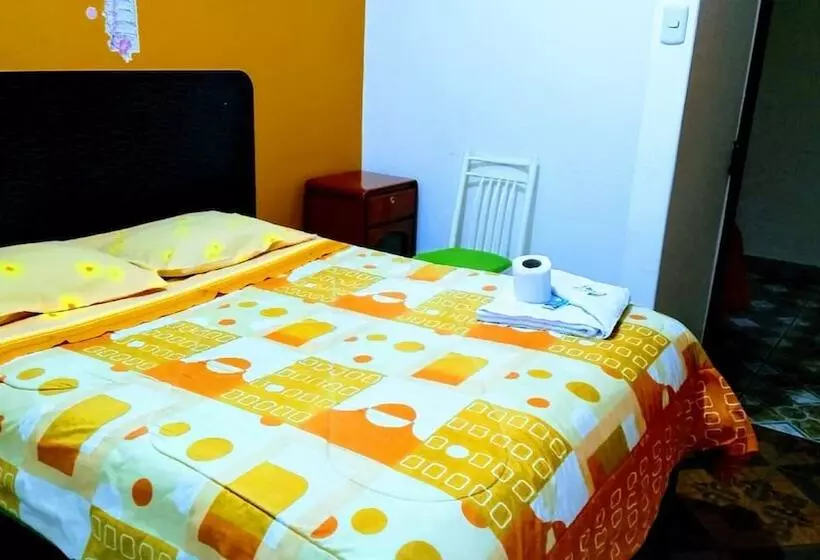 پانسیون Hostal El Parque