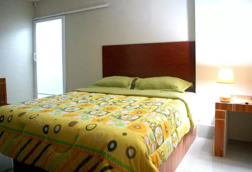 پانسیون Hostal Sky