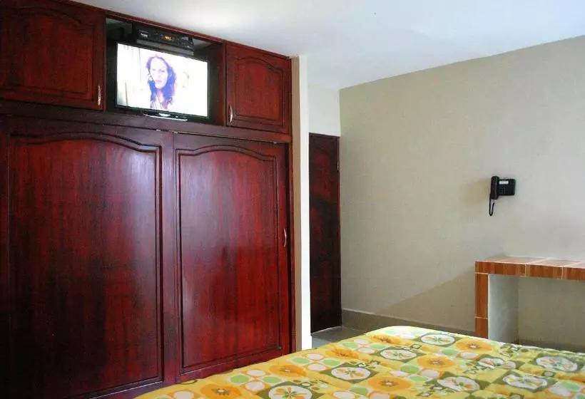 پانسیون Hostal Sky