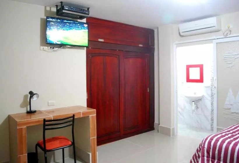 پانسیون Hostal Sky