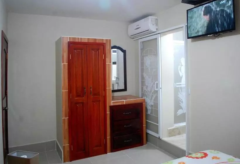 پانسیون Hostal Sky