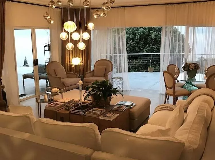 Majatalo Residence William French