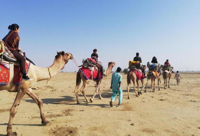 پانسیون Crazy Camel Hotel & Safari