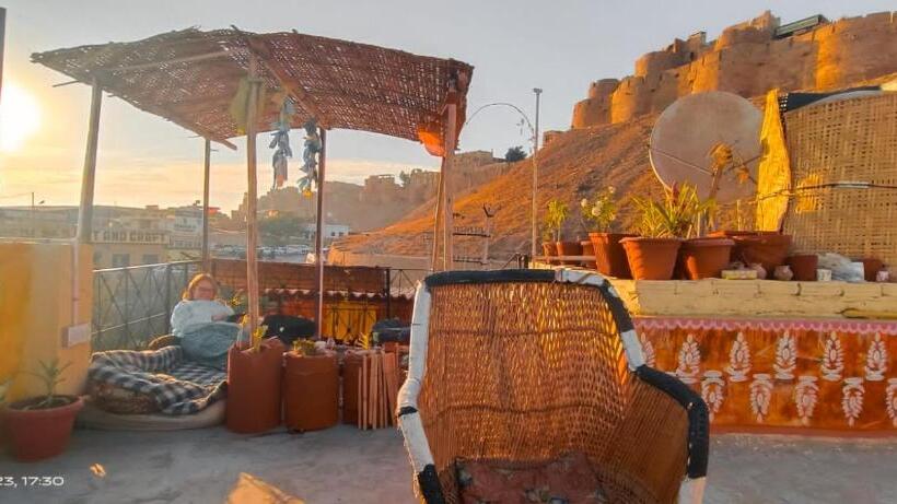 پانسیون Crazy Camel Hotel & Safari